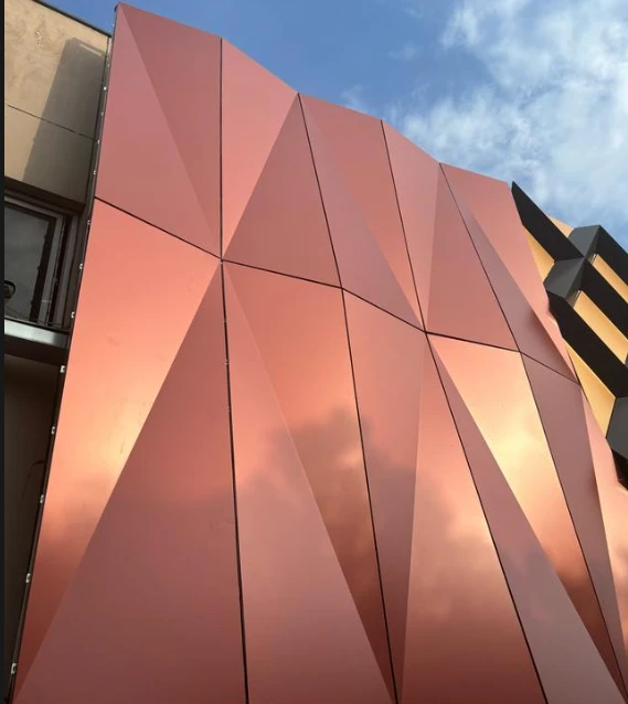 Panneau de façade en métal
